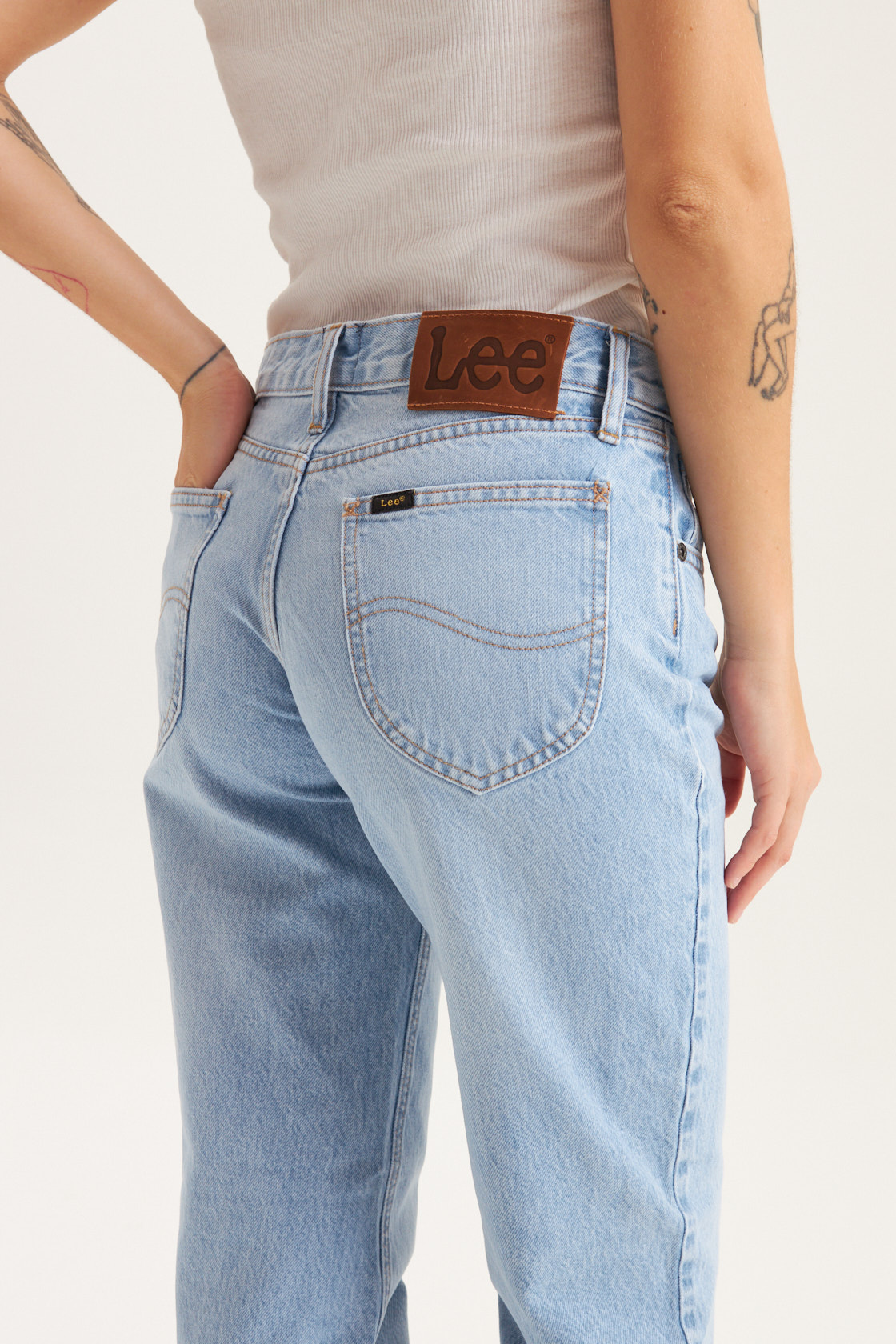 Jean Mid Rise One Wash